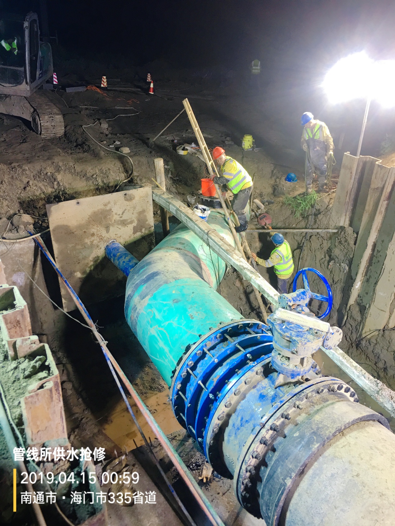 水务集团赴海门东灶港实施区域供水管线割接施(图1) 水务集团赴海门东灶港实施区域供水管线割接施(图1)
