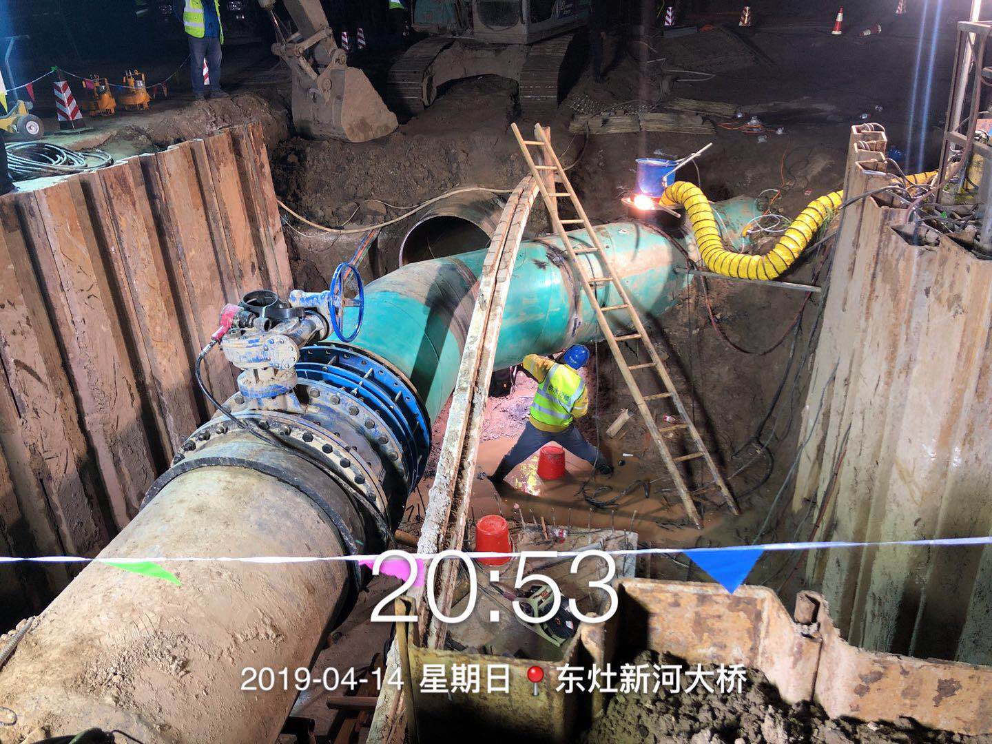 水务集团赴海门东灶港实施区域供水管线割接施(图3) 水务集团赴海门东灶港实施区域供水管线割接施(图3)